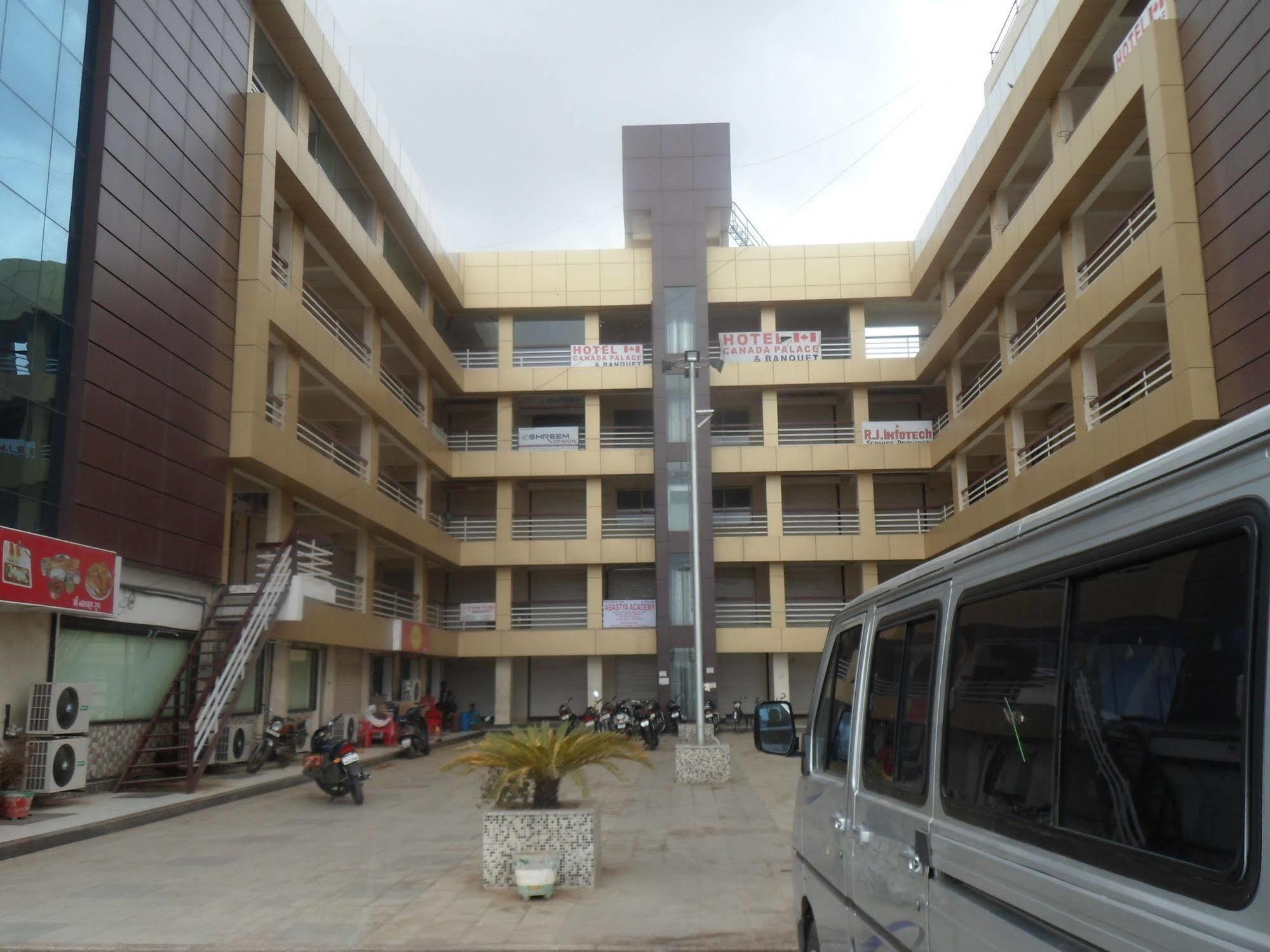 Hotel Canada Palace Bātwa Exterior foto